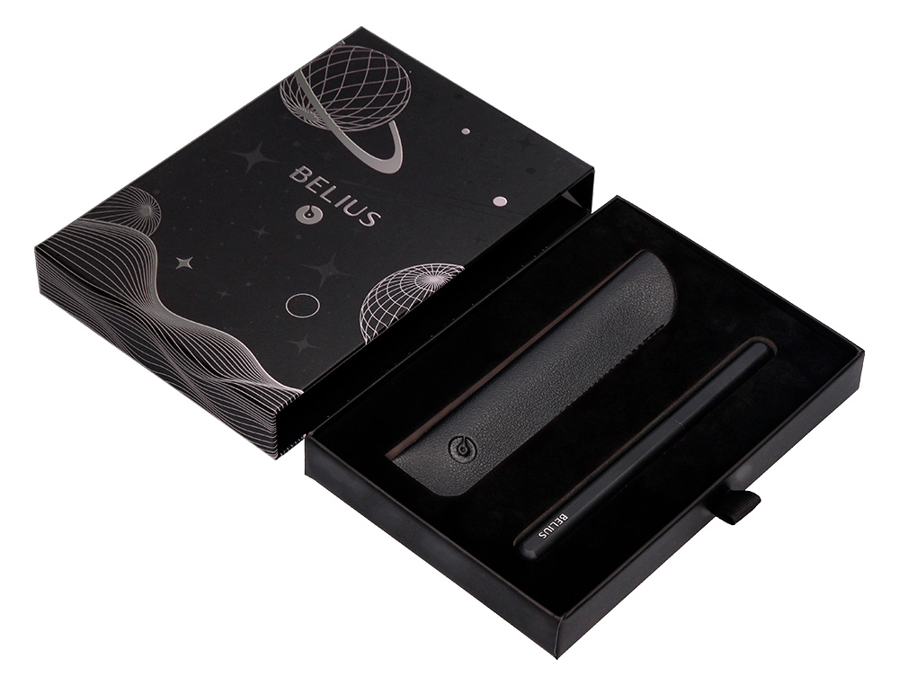 STYLO-PLUME ET ETUI EN SIMILI CUIR BELIUS SPACE B MONOCHROME SANS AGRAFE ENCRE BLEUE COLORIS NOIR DANS COFFRET CADEAU